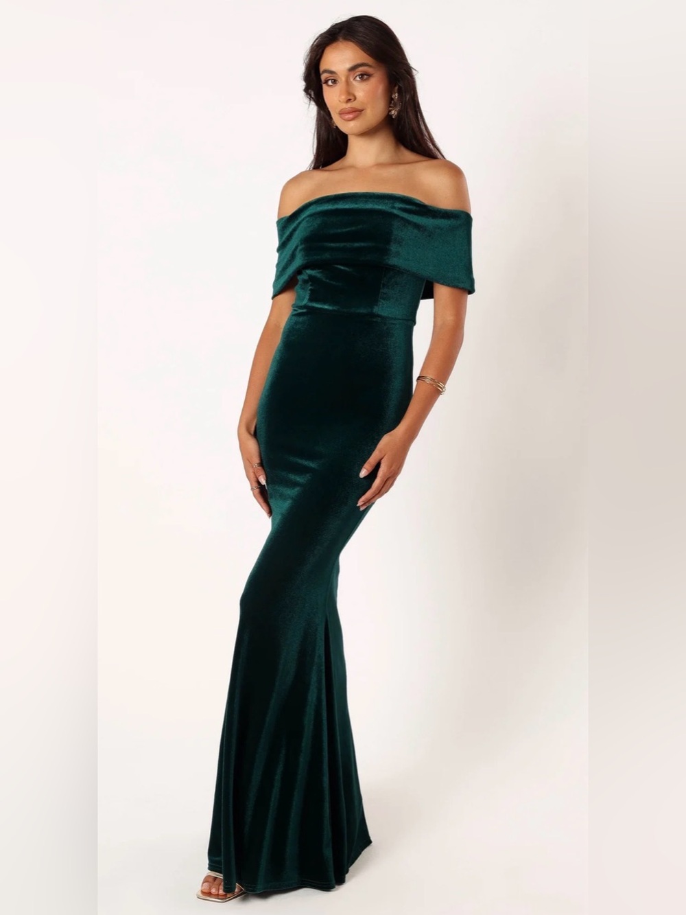 Petal & Pup Adair Emerald Green Off-Shoulder Velvet Gown M